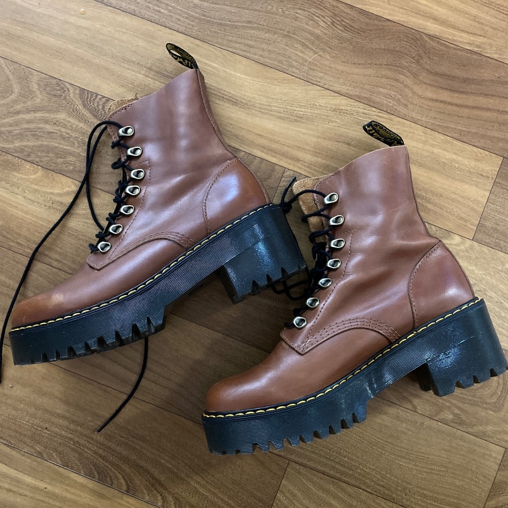 Dr. Martens Leona Saddle Tan Farrier Brown Leather Lace Up Combat Boots US 9